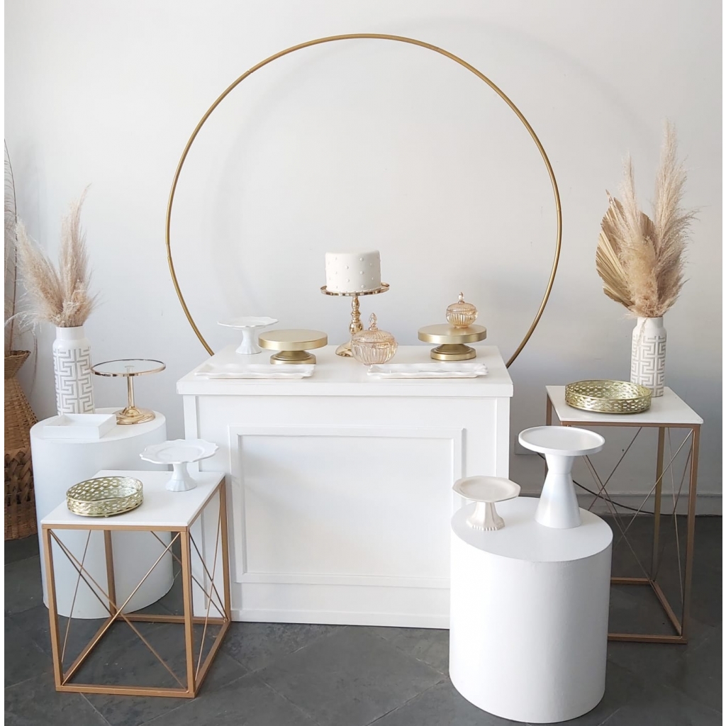 decoração branco e dourado simples