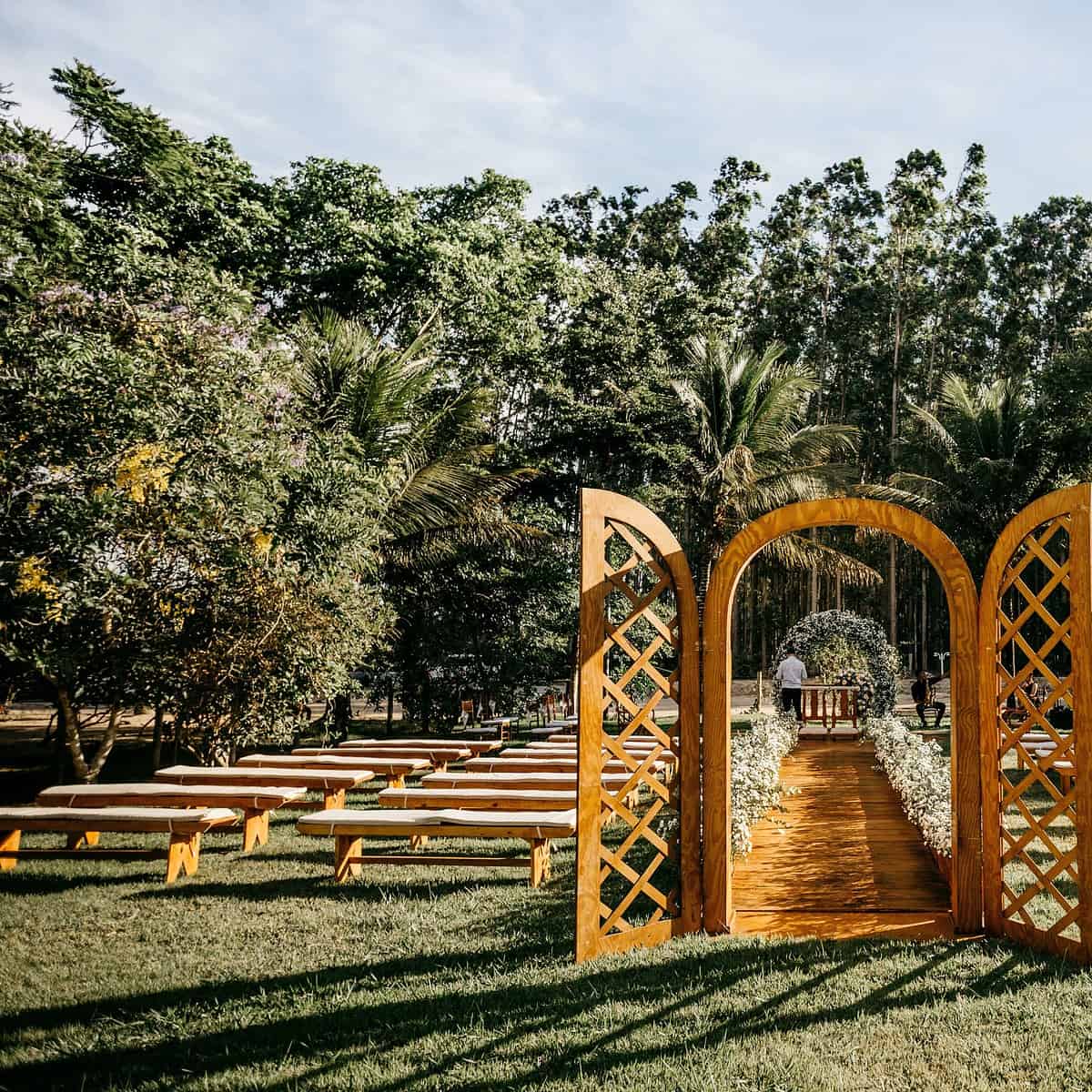 como economizar decoração casamento jardim
