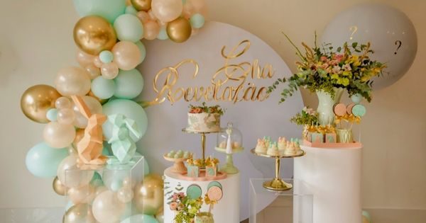 decoração chá revelação tons pastéis versus cores vibrantes