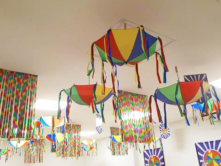 erros comuns decorar teto papel crepom evitar