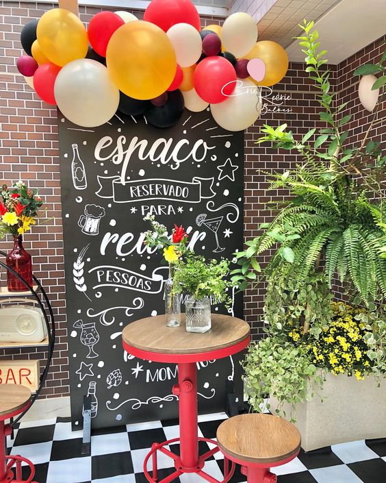 decoração aniversário preto e prata versus preto e dourado