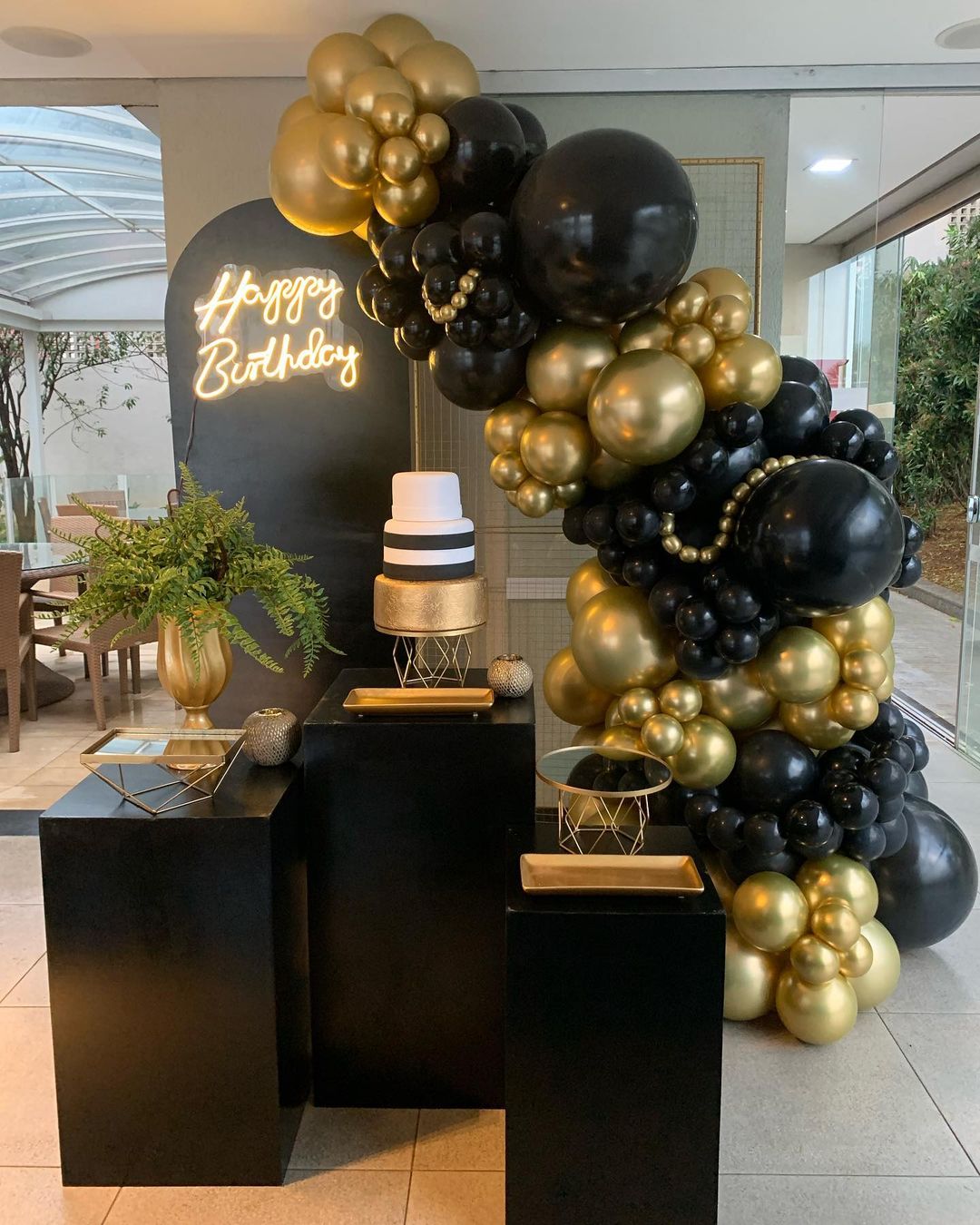 como evitar decoração aniversário preto escura