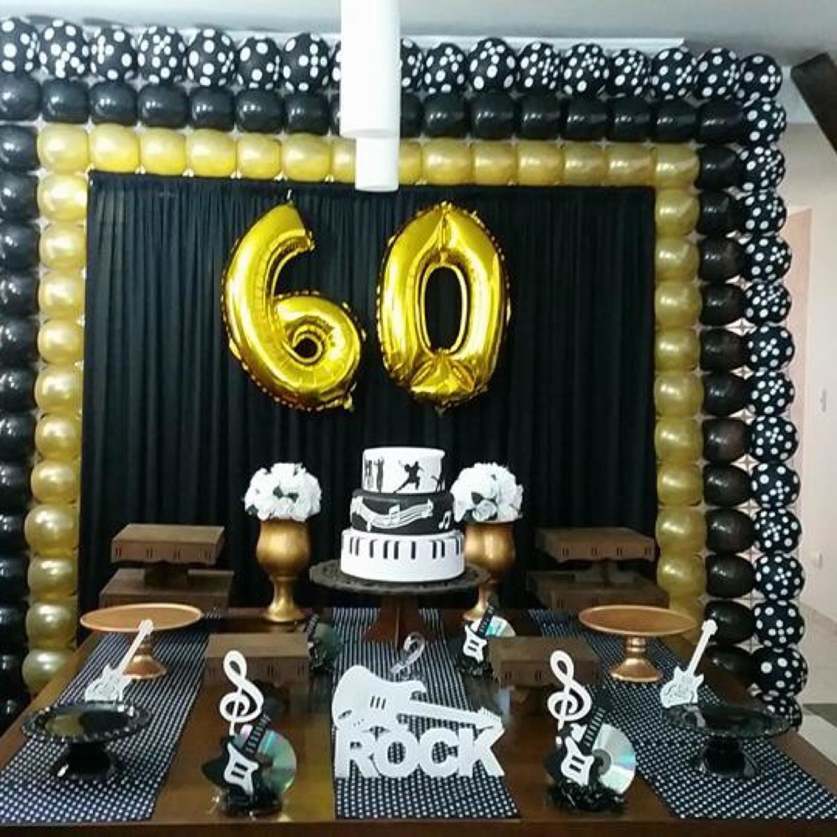 decoração aniversário preto e prata versus preto e dourado