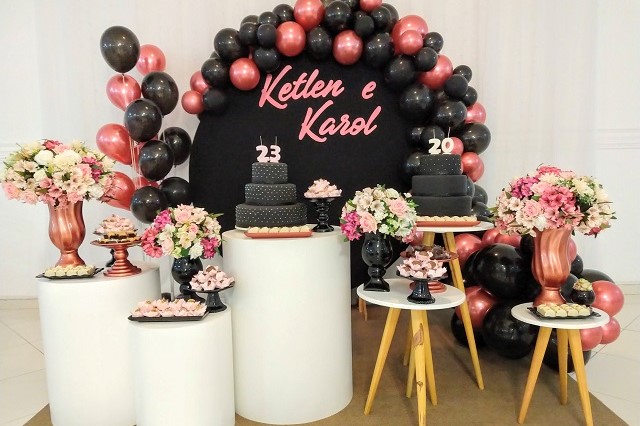 decoração de aniversário preto e rosa simples