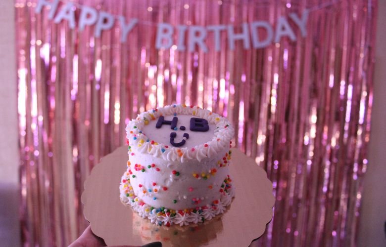 como economizar decoração aniversário preto e rosa