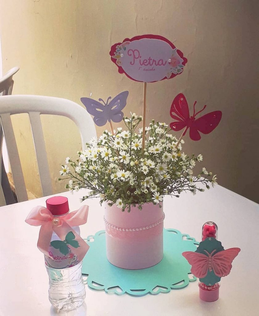 erros comuns decoração festa flores evitar