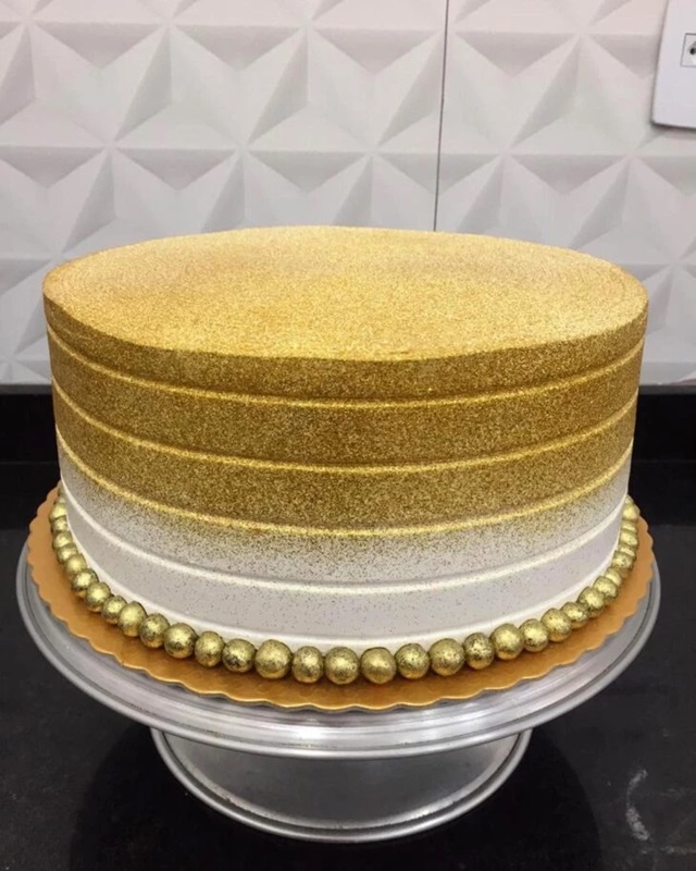 custo decoração bolo branco dourado