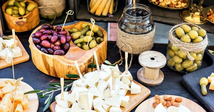 erros comuns ao decorar mesa de queijos e vinhos