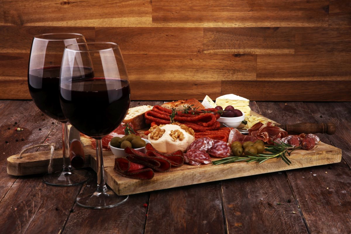 montar tábua de queijos e vinhos perfeita passo a passo