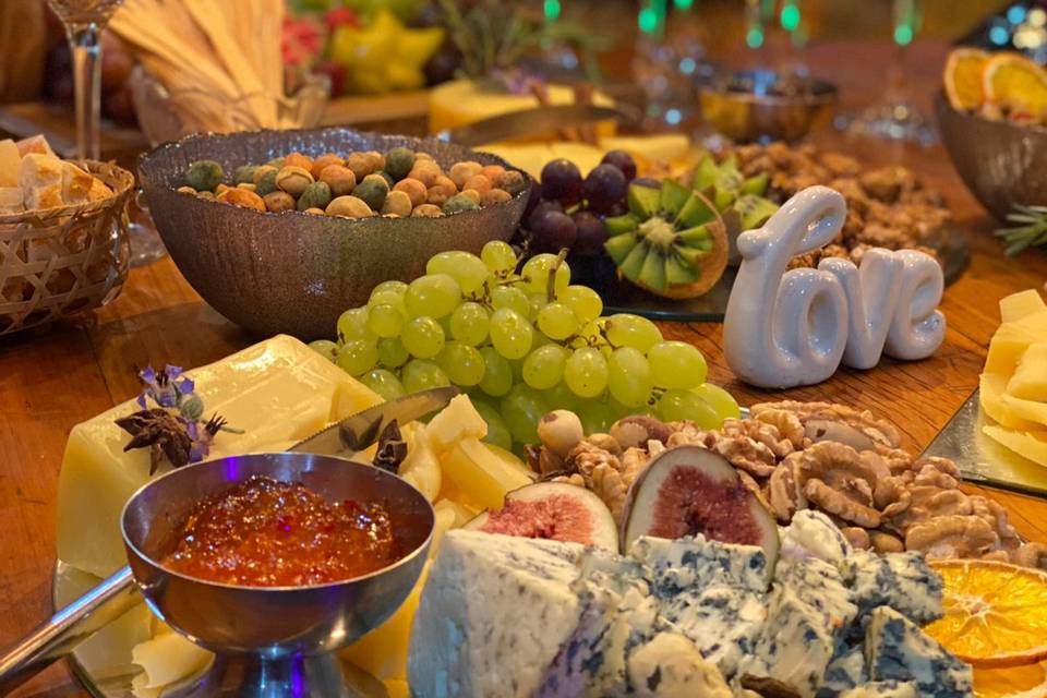 decoração de festa queijos e vinhos