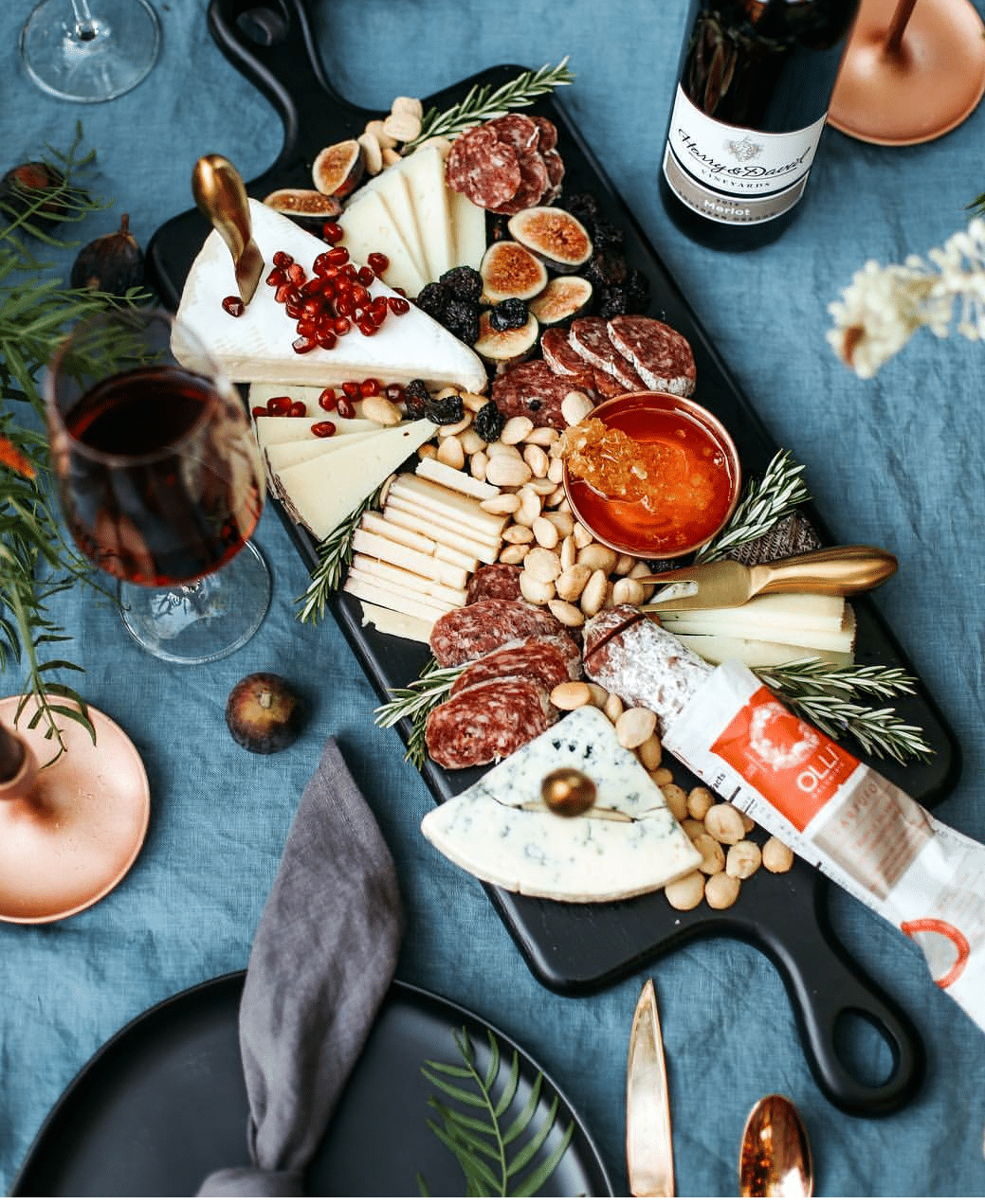 erros comuns ao decorar mesa de queijos e vinhos