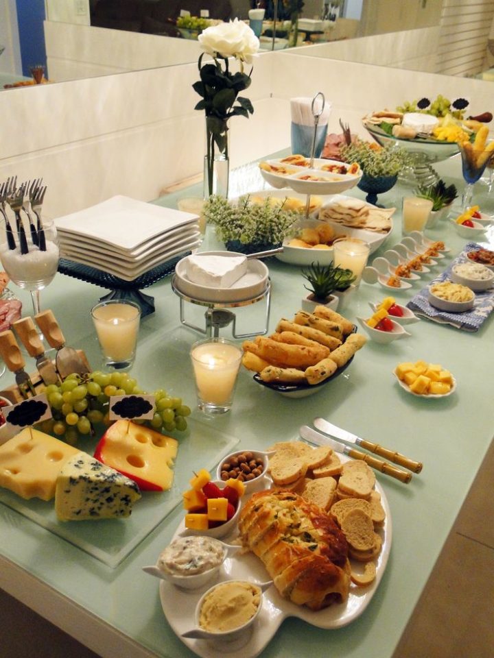 como economizar na decoração de festa queijos e vinhos