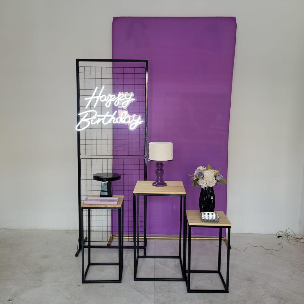 decoração mesa bolo 15 anos roxo e preto