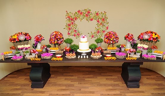 decoração mesa com limão siciliano e lírios