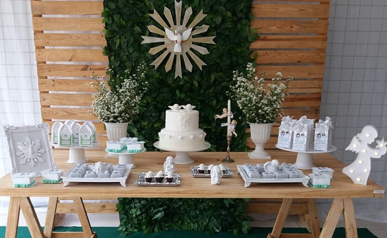 ideias decoração mesa batizado simples e barata