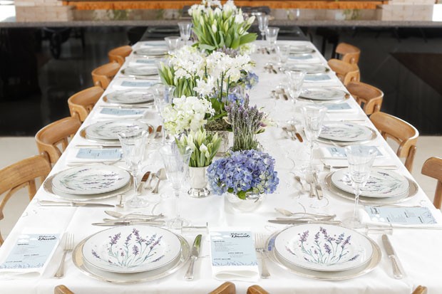 decoração mesa batizado menino azul e branco