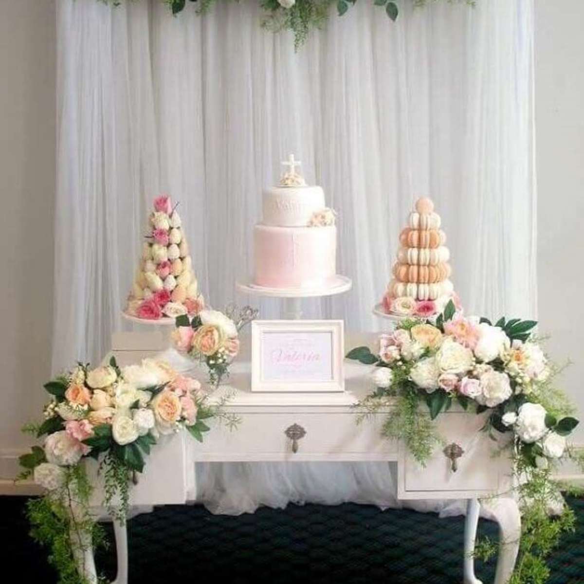 ideias decoração mesa batizado simples e barata