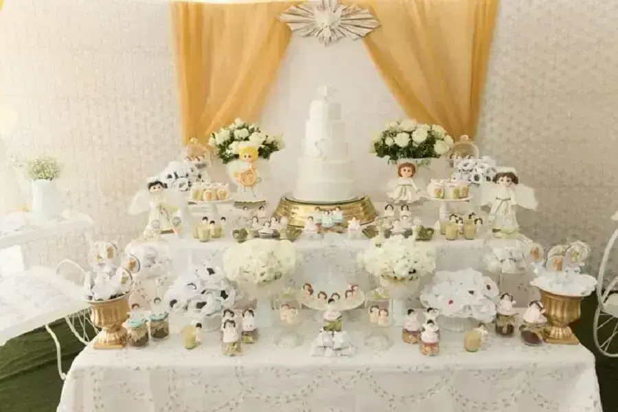 erros comuns evitar decoração mesa batizado