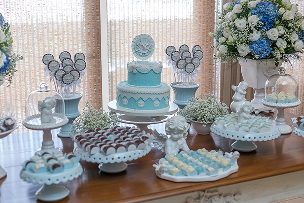 erros comuns evitar decoração mesa batizado