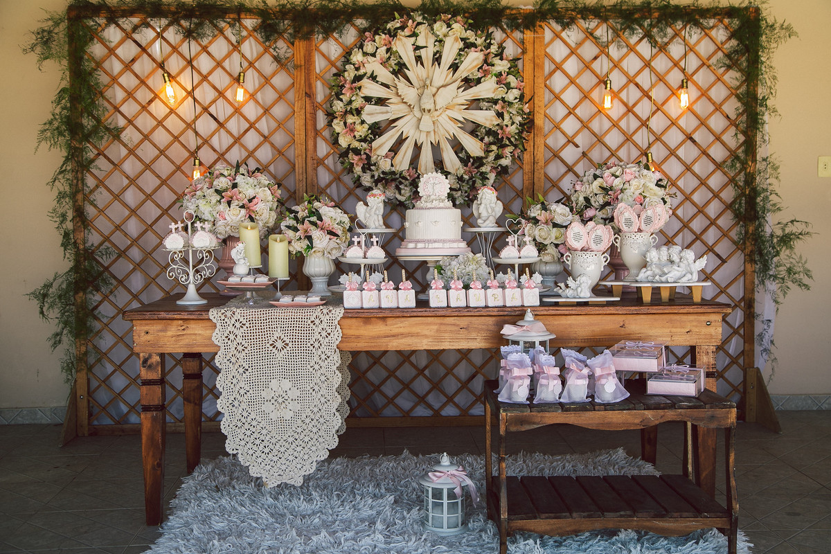 decoração batizado rústico ou clássico qual escolher
