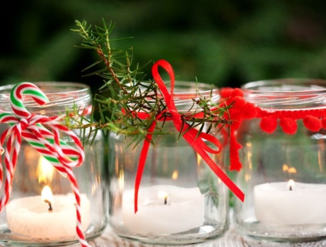 decoração de natal com velas e vidros