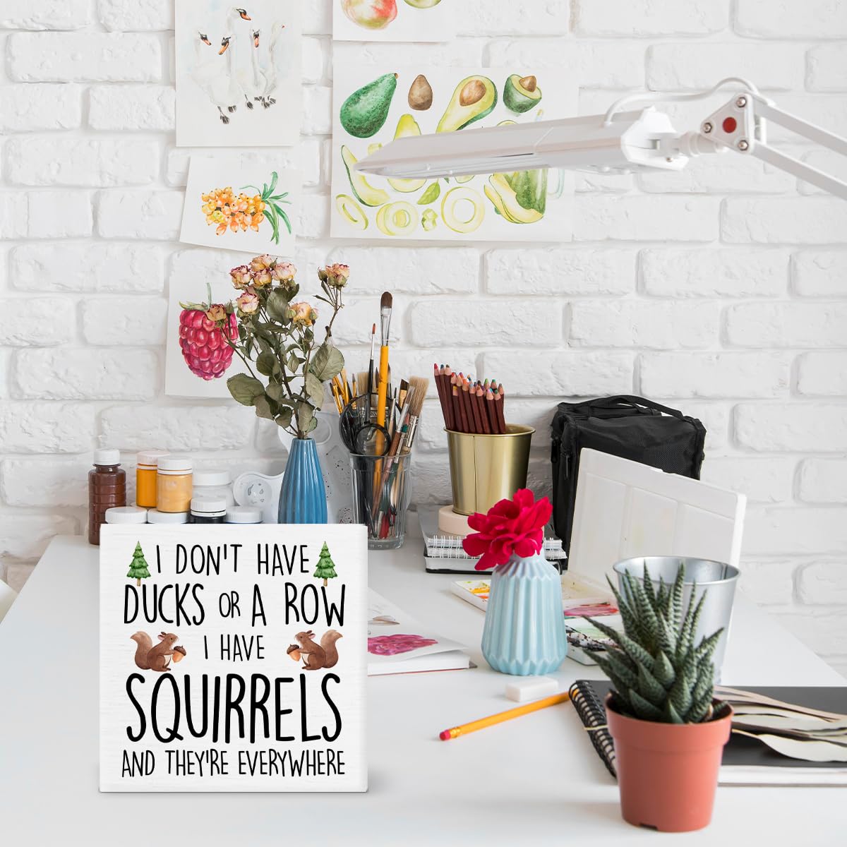 decoração engraçada para home office minimalista