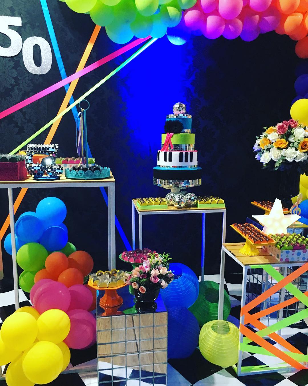 erros comuns decoração festa 50 anos masculino evitar