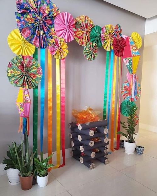 erros comuns decoracao festa junina papel evitar