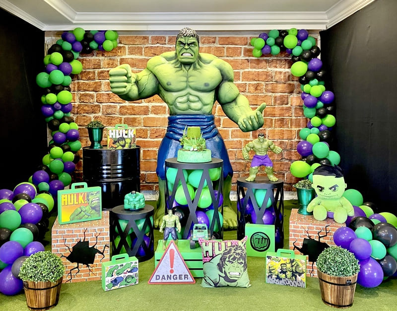 mini table hulk versus decoração tradicional qual escolher