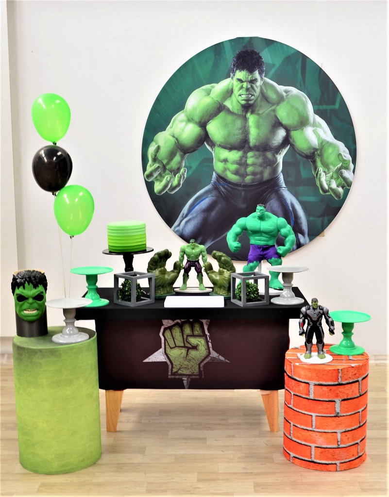 mini table hulk versus decoração tradicional qual escolher