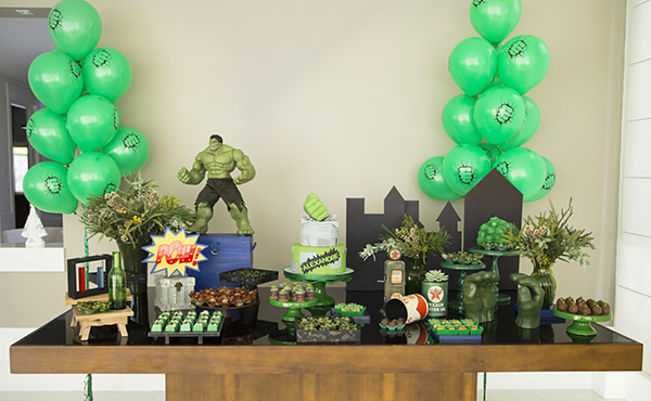 mini table hulk versus decoração tradicional qual escolher