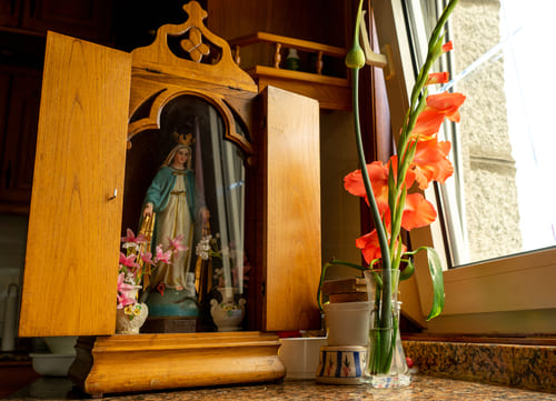 decoração nossa senhora das graças resina ou gesso