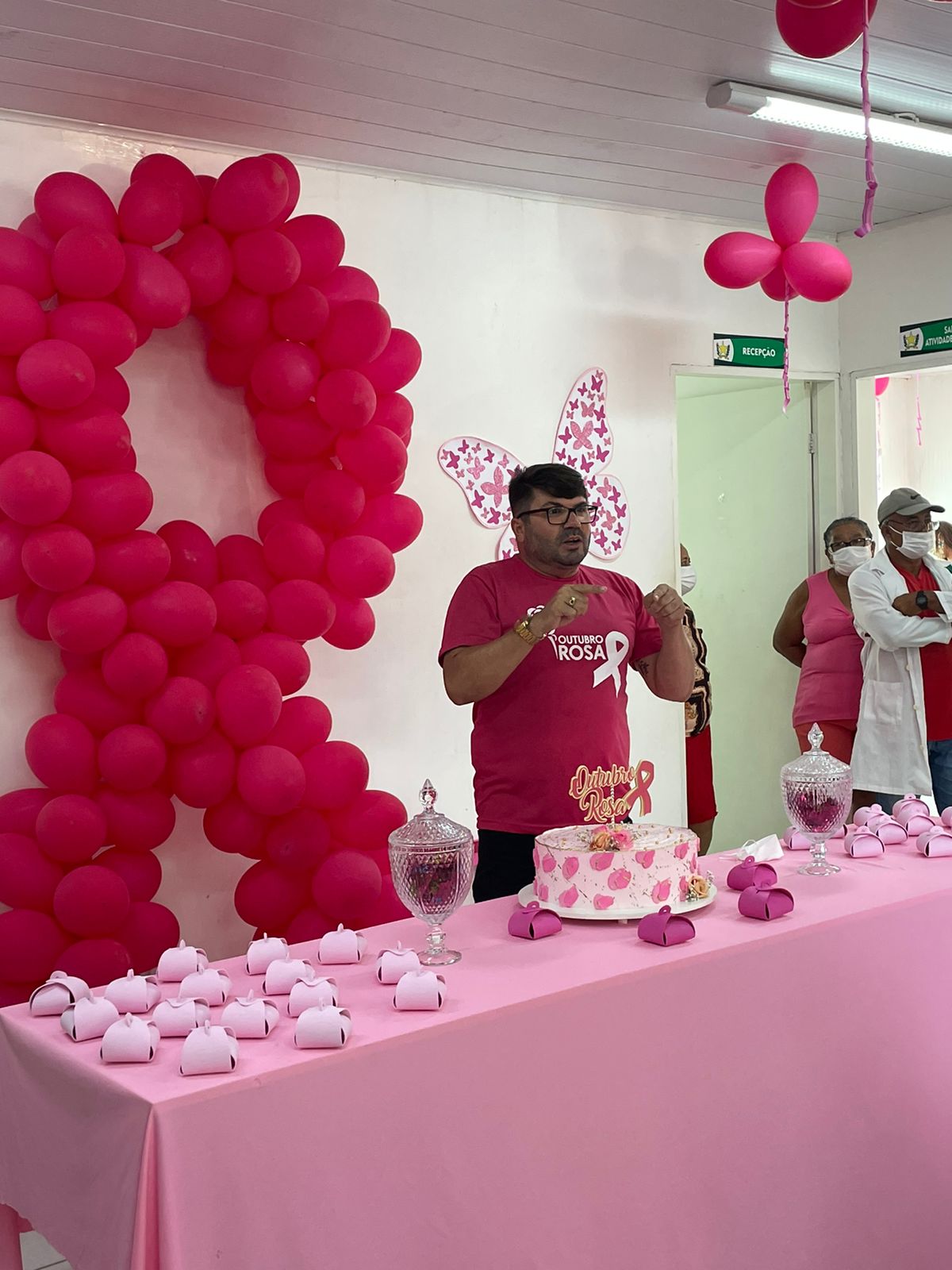 decoracao outubro rosa ubs simples versus elaborada