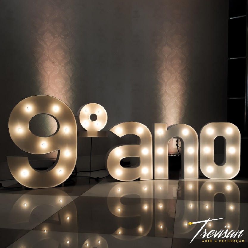 decoração formatura 9 ano simples versus luxuosa