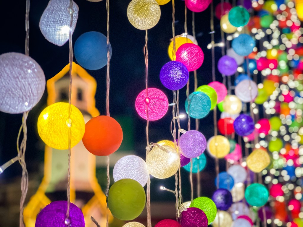 decoração loja infantil moderna versus lúdica