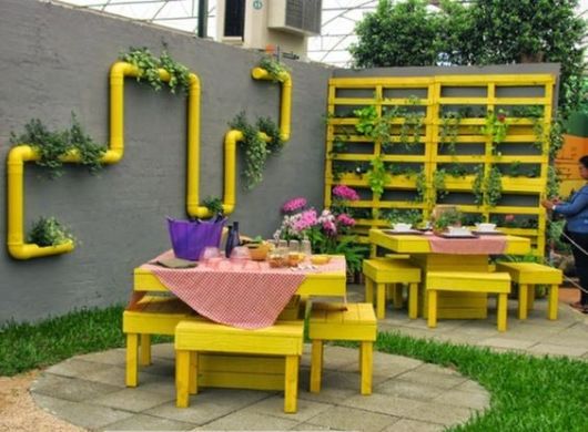 jardim vertical com paletes para quintal pequeno