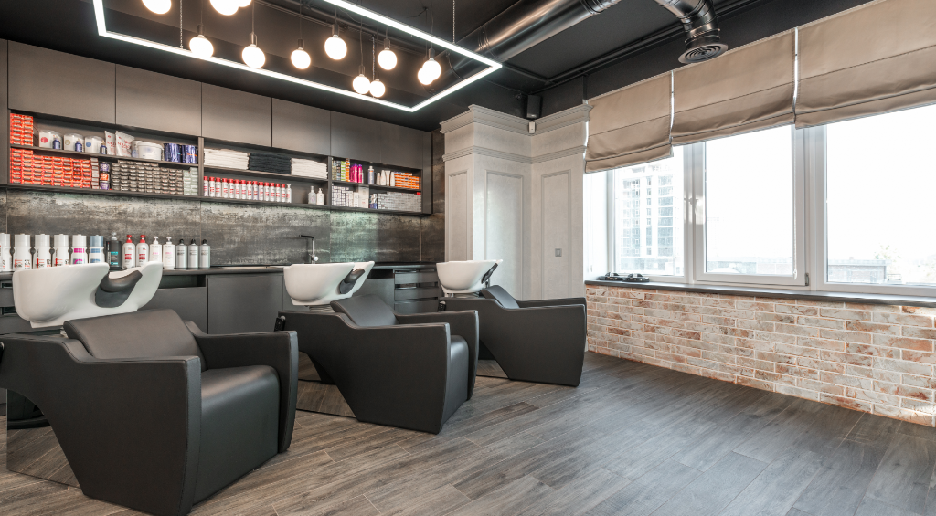 erros comuns decorar salão beleza evitar