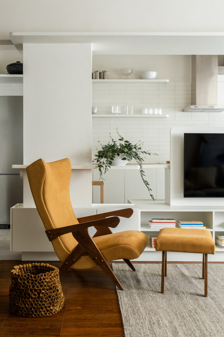 ideias de decoração com poltronas coloridas