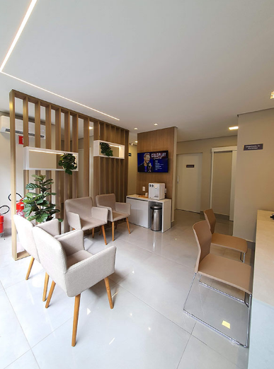 balcão recepção compacto vs planejado