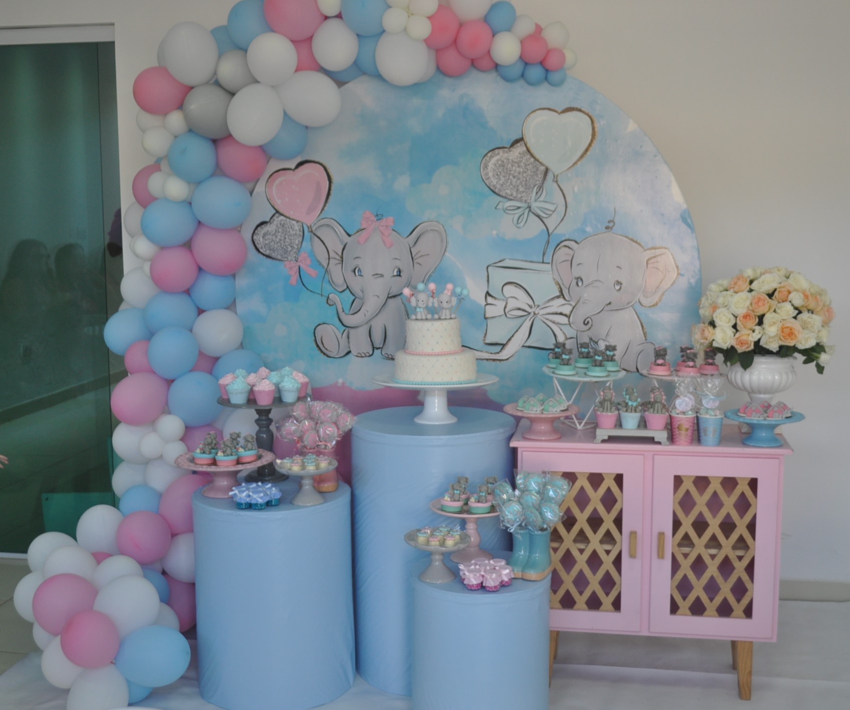 decoração chá revelação boho chic versus minimalista