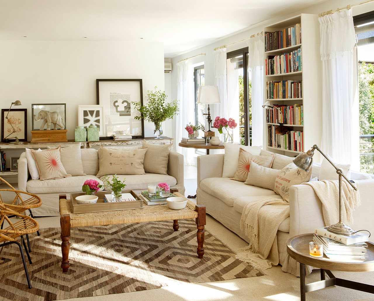 decoração sala romântica vs moderna