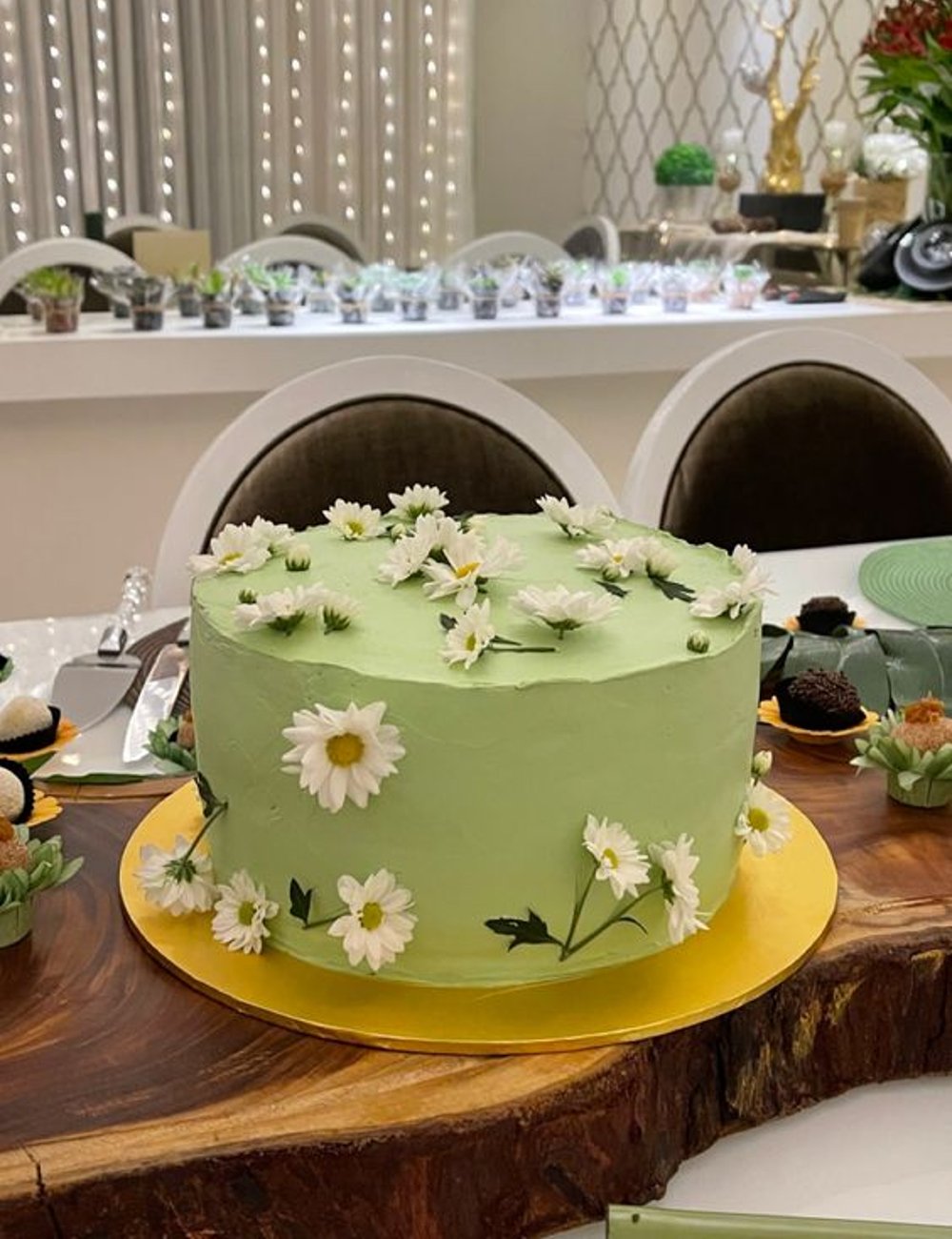 ideias de decoração de bolo de aniversário simples e bonita