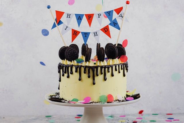 como decorar bolo de aniversário simples gastando pouco