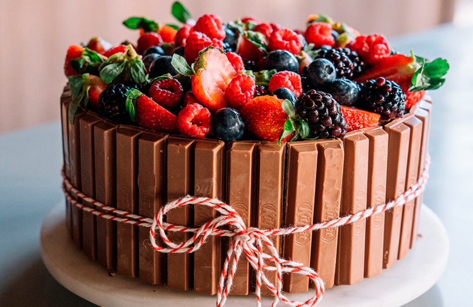 ideias de decoração de bolo de aniversário simples e bonita