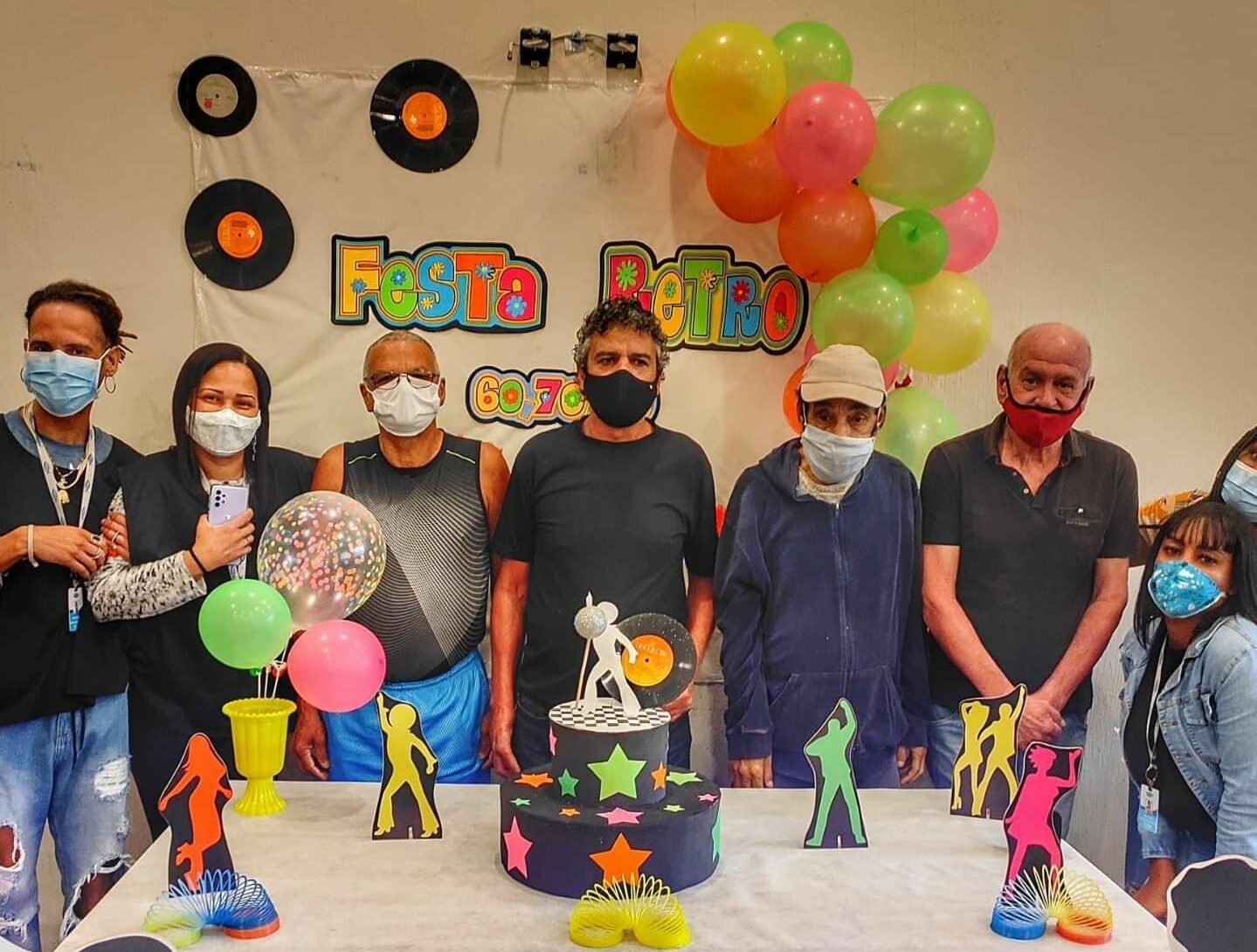 decoração simples para festa de idoso