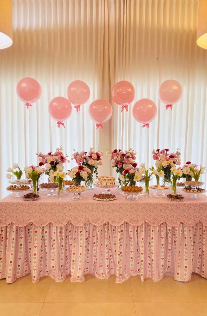 decoração dia das crianças com balões e papel