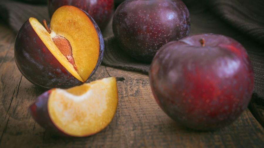 Guia Completo de Vitaminas e Minerais da Ameixa