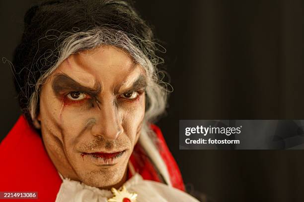 ideias maquiagem dracula halloween