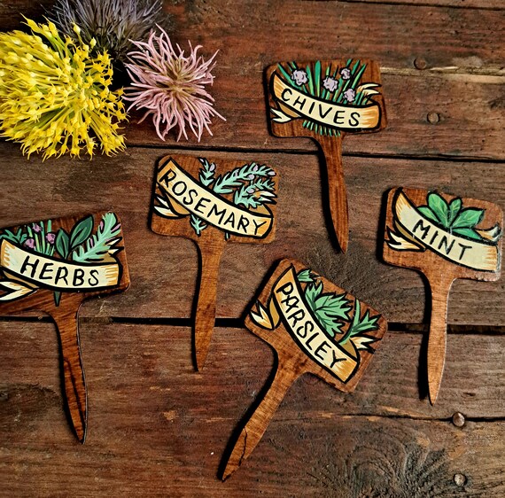 Durabilidade e Resistência: Entenda os Melhores Materiais para Etiquetas Externas