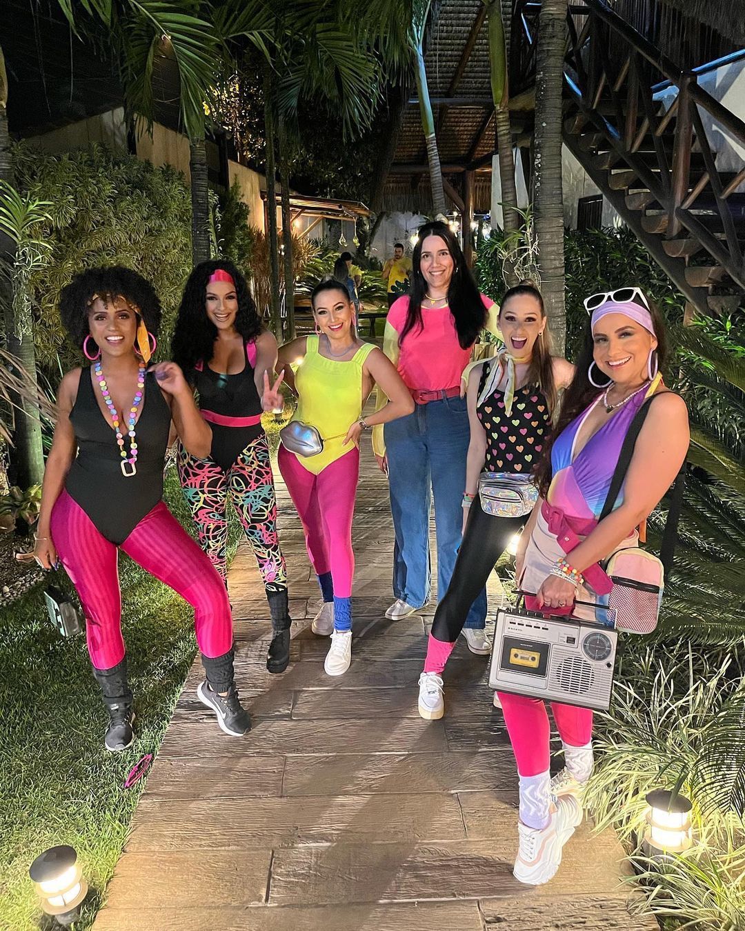 40 ideias de look festa anos 80 feminino e masculino